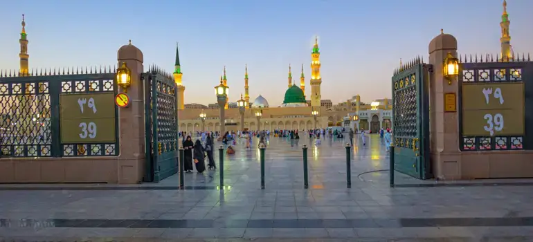 What "Ziyarat" Means in Madinah